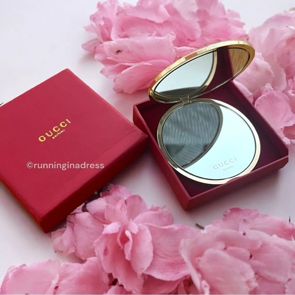 New Limited Edition Gucci Embossed Monogram Compact Double Mirror In Gold - Picture 5 of 16